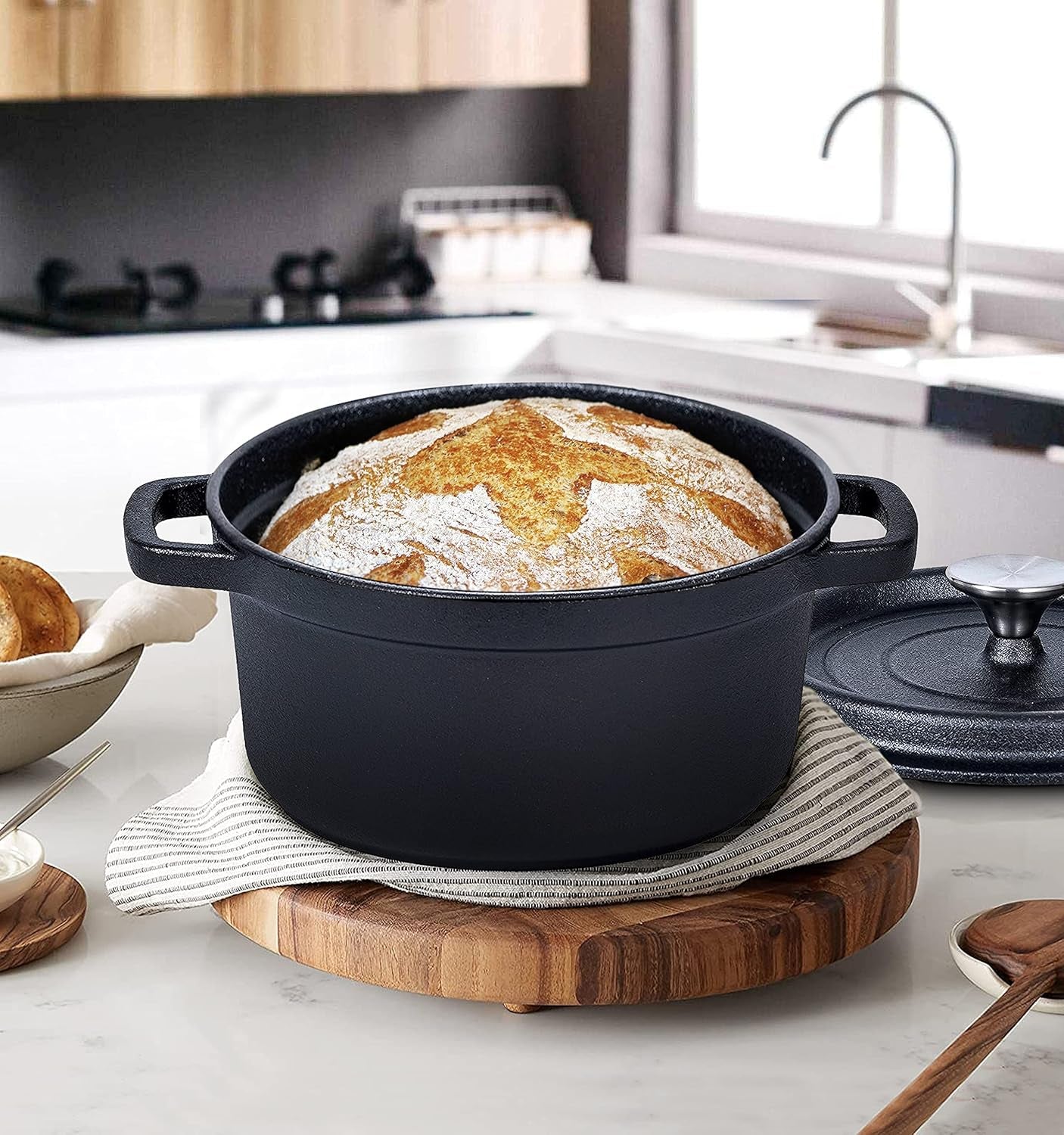 5.2 Quart Pre-Seasoned Cast Iron Dutch Oven with Lid and Handles - Versatile Black Cast Iron Cookware for Casseroles and Braising - Compatible with Induction Stovetops